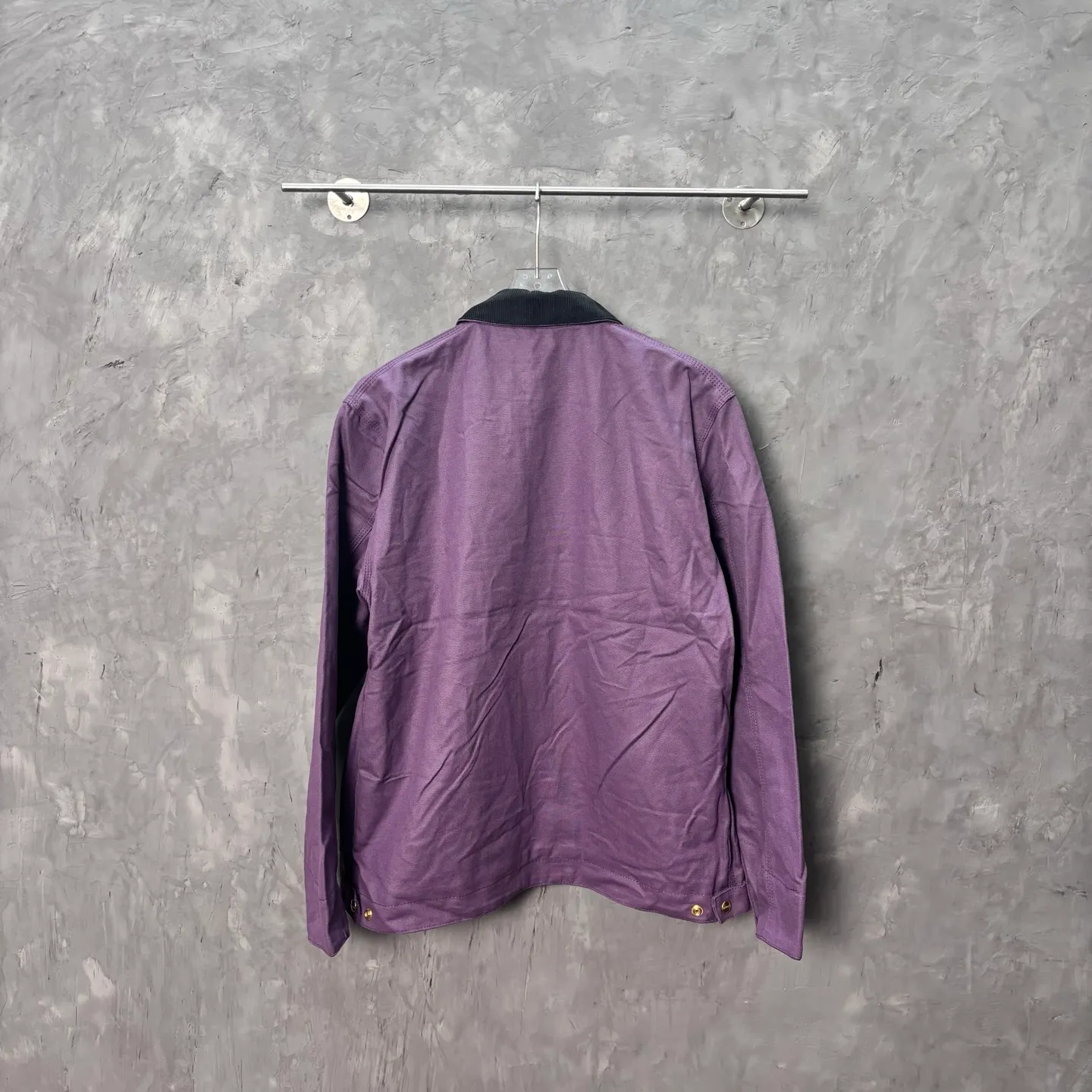 Main recommendation 📝05336# 153 Correct version·Seven-color lining mesh thin jacket 💥 Carhartt WIP Carhartt Detroit Retro Canvas heavy work jacket 🌈Color: Brown Purple White Black Petrol Blue Smoke Gray Size: S-XL Carhartt, founded in San Francisco, USA, is a clothing brand in the industrial era of the United States. It mainly produces work pants and work jackets. It is one of the suppliers of military clothing for the US military. To this day, Carhartt is still a street fashion brand with popularity and brand charm. If you talk about work wear-style clothing, you have to think of Carhartt. Carhartt is famous for manufacturing high-quality workwear with excellent quality, comfort and durability. Its products are mostly made of high-grade fabric materials and are suitable for all kinds of extremely harsh working environments.